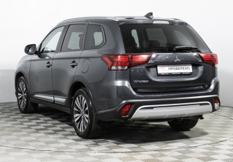 Подержанный автомобиль Mitsubishi Outlander 2020 года (7 фото)