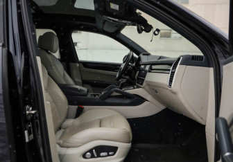 Подержанный автомобиль Porsche Cayenne 2019 года (29 фото)