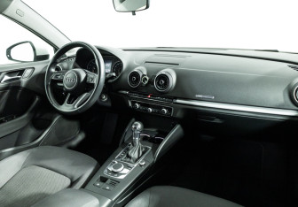 Подержанный автомобиль Audi A3 Sedan 2018 года (9 фото)