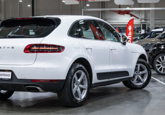 Подержанный автомобиль Porsche Macan 2018 года (8 фото)
