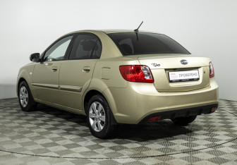 Подержанный автомобиль Kia Rio Sedan 2011 года (7 фото)