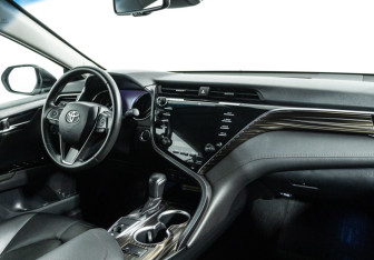 Подержанный автомобиль Toyota Camry Sedan 2018 года (9 фото)