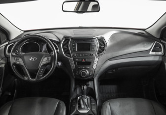 Подержанный автомобиль Hyundai Santa Fe 2017 года (10 фото)