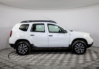 Подержанный автомобиль Renault Duster 2016 года (4 фото)