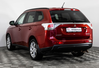 Подержанный автомобиль Mitsubishi Outlander 2013 года (7 фото)
