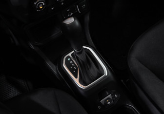 Подержанный автомобиль Jeep Renegade 2018 года (17 фото)