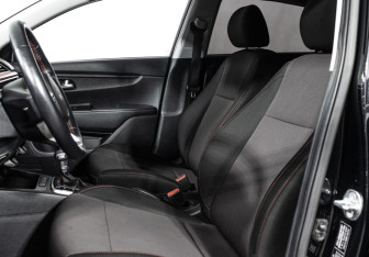 Подержанный автомобиль Kia Rio Hatchback 2021 года (15 фото)