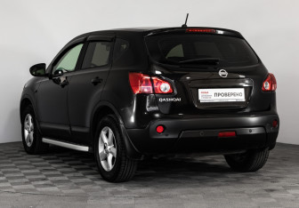 Подержанный автомобиль Nissan Qashqai 2009 года (7 фото)