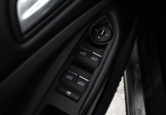 Подержанный автомобиль Ford Kuga 2013 года (10 фото)