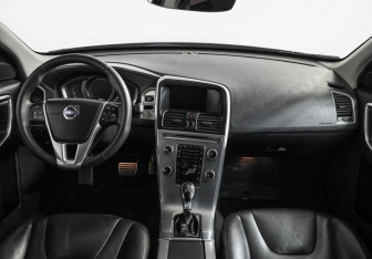 Подержанный автомобиль Volvo XC60 2016 года (10 фото)
