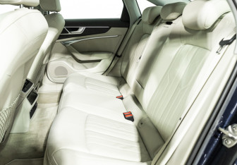 Подержанный автомобиль Audi A6 Sedan 2020 года (10 фото)