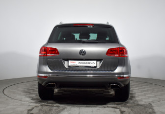 Подержанный автомобиль Volkswagen Touareg 2015 года (6 фото)