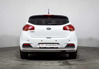 Подержанный автомобиль Kia Ceed Hatchback 2014 года (6 фото)