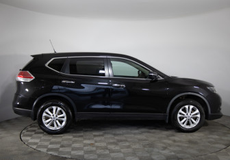 Подержанный автомобиль Nissan X-Trail 2015 года (4 фото)