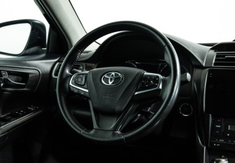 Подержанный автомобиль Toyota Camry Sedan 2018 года (15 фото)