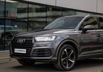 Подержанный автомобиль Audi Q7 2018 года (11 фото)