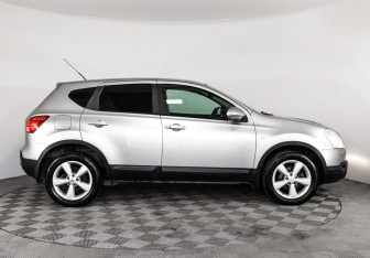Подержанный автомобиль Nissan Qashqai 2007 года (4 фото)