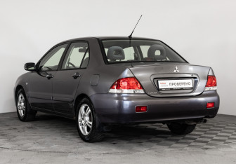 Подержанный автомобиль Mitsubishi Lancer Sedan 2005 года (7 фото)
