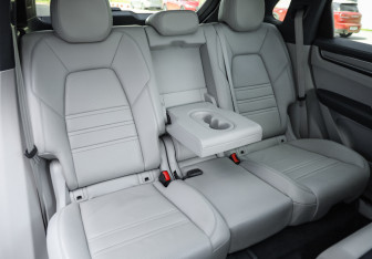 Подержанный автомобиль Porsche Cayenne 2020 года (31 фото)