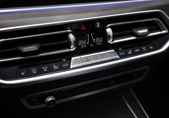 Подержанный автомобиль BMW X5 2019 года (23 фото)