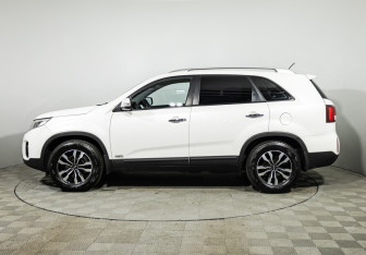 Подержанный автомобиль Kia Sorento 2013 года (8 фото)