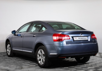 Подержанный автомобиль Citroen C5 Sedan 2010 года (7 фото)