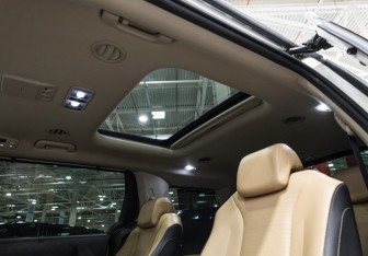 Подержанный автомобиль Kia Carnival 2020 года (13 фото)