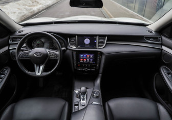 Подержанный автомобиль Infiniti QX50 2018 года (10 фото)