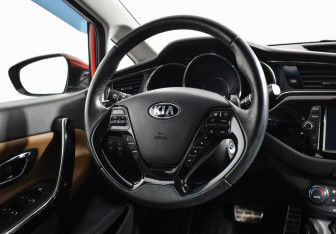 Подержанный автомобиль Kia Ceed Hatchback 2018 года (16 фото)