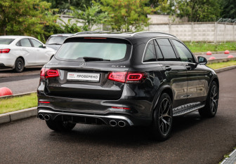 Подержанный автомобиль Mercedes-Benz GLC AMG 2021 года (6 фото)