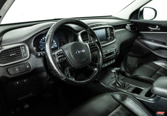 Подержанный автомобиль Kia Sorento 2018 года (11 фото)