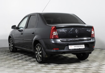 Подержанный автомобиль Renault Logan Sedan 2010 года (7 фото)