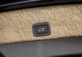 Подержанный автомобиль Volvo XC60 2012 года (32 фото)