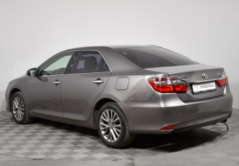 Подержанный автомобиль Toyota Camry Sedan 2016 года (7 фото)
