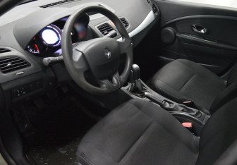 Подержанный автомобиль Renault Fluence 2013 года (10 фото)