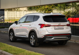 Подержанный автомобиль Hyundai Santa Fe 2021 года (8 фото)