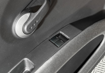 Подержанный автомобиль Nissan Micra Hatchback 2006 года (10 фото)