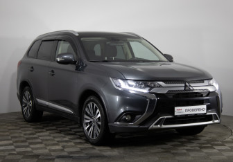 Подержанный автомобиль Mitsubishi Outlander 2019 года (3 фото)