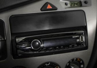 Подержанный автомобиль Ford Focus Sedan 2003 года (12 фото)