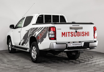 Подержанный автомобиль Mitsubishi L200 2022 года (8 фото)
