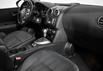 Подержанный автомобиль Nissan Qashqai+2 2010 года (12 фото)