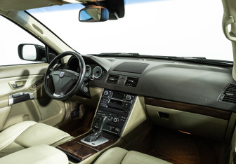 Подержанный автомобиль Volvo XC90 2012 года (9 фото)