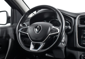 Подержанный автомобиль Renault Sandero 2019 года (14 фото)