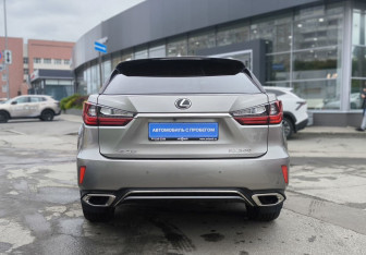 Подержанный автомобиль Lexus RX 2018 года (5 фото)