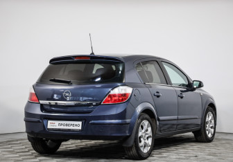 Подержанный автомобиль Opel Astra Hatchback 2006 года (5 фото)