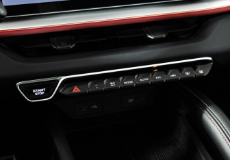 Подержанный автомобиль Geely Coolray 2023 года (16 фото)