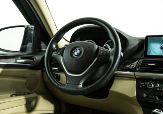 Подержанный автомобиль BMW X6 2013 года (17 фото)