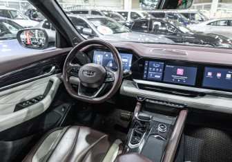 Подержанный автомобиль Geely Monjaro 2023 года (13 фото)