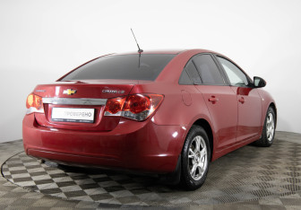 Подержанный автомобиль Chevrolet Cruze Sedan 2010 года (5 фото)