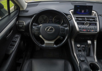 Подержанный автомобиль Lexus NX 2016 года (12 фото)
